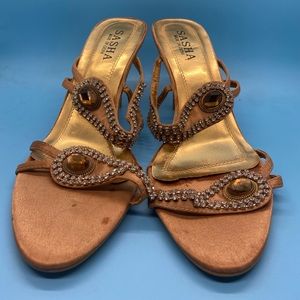 Women’s gold sandal good condition. diamond studs